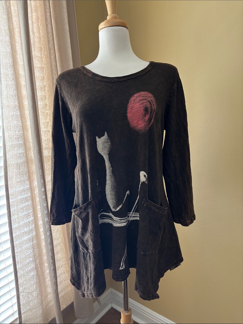 Women's Brown Cat Graphic Pocket Tunic with Red Accent